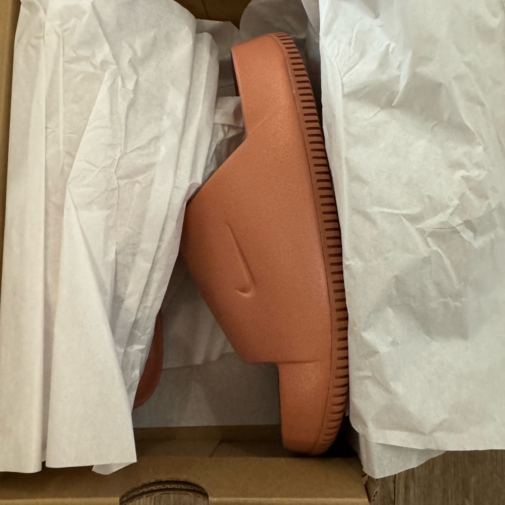 BNWT nike calm slides in size 7